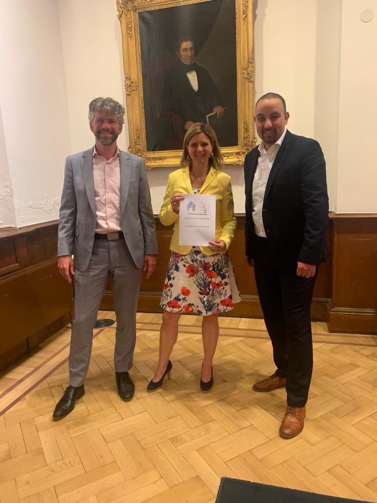 D66 Zeist (@d66zeist) on Twitter photo Angèle Welten wordt namens D66 Zeist wethouder voor o.a. ruimtelijke ordening, jeugd, onderwijs en wijkdemocratie.
Lees het coalitieakkoord van <a href="/D66Zeist/">D66 Zeist</a>, <a href="/groenlinkszeist/">GroenLinks Zeist</a>, <a href="/VVDZeist/">VVD Zeist</a> en <a href="/CUSGPZeist/">ChristenUnie-SGP Zeist</a> op: drive.google.com/file/d/1AMA60P… #d66zeist #zeist #gemeentezeist Angèle Welten wordt namens D66 Zeist wethouder voor o.a. ruimtelijke ordening, jeugd, onderwijs en wijkdemocratie.
Lees het coalitieakkoord van <a href="/D66Zeist/">D66 Zeist</a>, <a href="/groenlinkszeist/">GroenLinks Zeist</a>, <a href="/VVDZeist/">VVD Zeist</a> en <a href="/CUSGPZeist/">ChristenUnie-SGP Zeist</a> op: drive.google.com/file/d/1AMA60P… #d66zeist #zeist #gemeentezeist