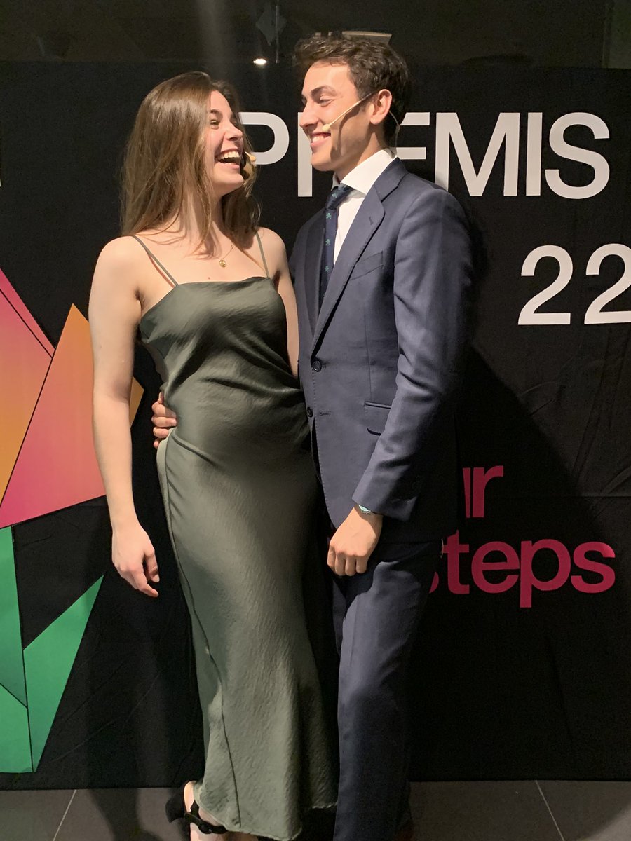 uic_comunicacio's tweet photo. Us presentem a la Maria Asens i a l’Albert Gil, els presentadors dels #PremisIMMA2022 🌷
Van guapos, oi? 🎤 💃🕺#TrustYourSteps https://t.co/HdrWyTC8RQ