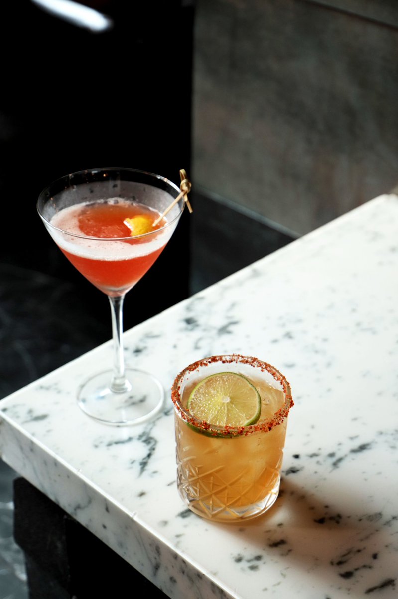 2twenty2_tavern's tweet photo. Come cool off with a Cocktail. Weβre open at 3:00 daily! #ChicagoBars #HumpDay #DrinkLocal #Cocktails #SupportLocalBars #HappyHour https://t.co/h0YgUID8dy