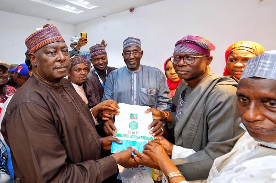 BATFor2023's tweet photo. 💥BREAKING
@officialABAT Submits His Presidential Nomination Form. Governor @jidesanwoolu Submitted The Forms On His Behalf.
#A4BAT https://t.co/KVCMzJNCa9