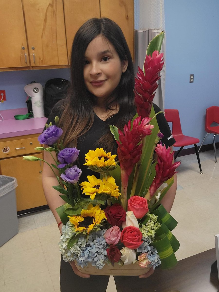 RomaInGCenter's tweet photo. Happy National School Nurse Day!
Thank you, Sam, for all you do for our campus. https://t.co/IeeQfIcmxY