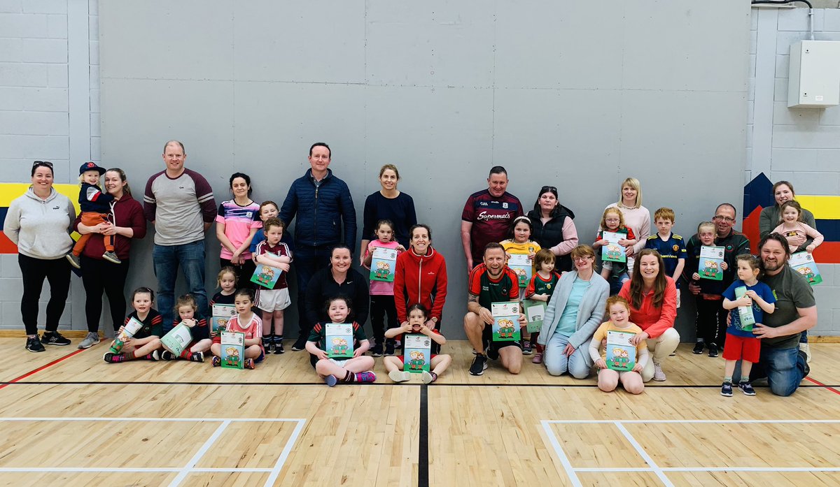MooneyOwen's tweet photo. Happy Crew of U6 Girls and their families with their @_oursporting Booklets 

🇧🇾🎨🎮🧩📚🎲��🎯🎈

Huge thanks to @livelearnlovegg &amp; @_WWPIS for the super service and this fantastic resource

Click 🔗⬇️ For More Info
https://t.co/ZiGtn6KNK3 https://t.co/haoY0M7oHp
