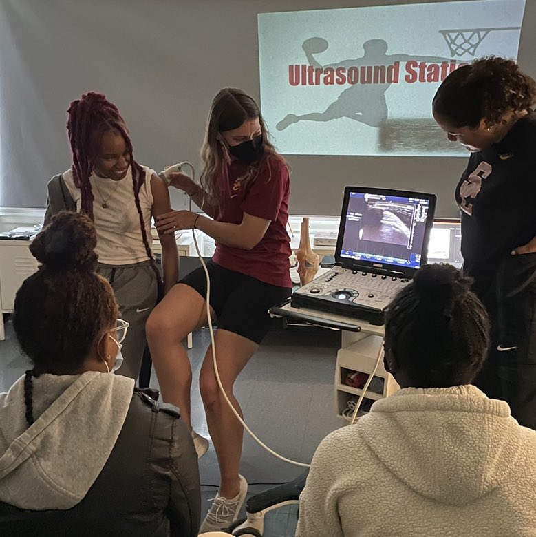 LisaFinegan's tweet photo. Huge thanks to Dr Susan Sigward, University of Southern California’s Division of BioKinesiology &amp; Physical Therapy celebrating National Biomechanics Day! Students engaged in 2 days of learning centered on prosthetics, biomimicry &amp; measurement of human movement #NBD2022 https://t.co/LKHZI2Zchc