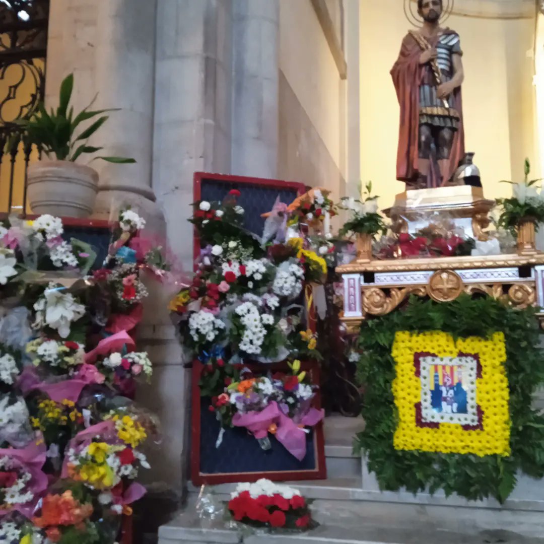 gemma_quer's tweet photo. Avui dimecres 11 de maig de 2022, ofrena floral a Sant Anastasi ja que és el patró de la ciutat de Lleida  
#festamajorlleida2022 #ofrenafloral #santanastasi #Lleida https://t.co/IIoKMpysU4