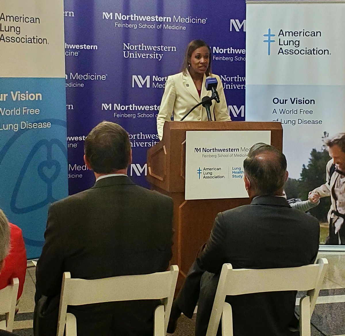 LungAssociation's tweet photo. “You can truly ‘beLUNG to something bigger!’” These are the inspiring words of @MCarnethon of @NM_Lung and @NUPrevMed during today’s #LungStudy press conference in #Chicago. Our landmark study will track 4,000 healthy young adults nationwide to learn how #lungdisease develops. https://t.co/gkr35X7NhF