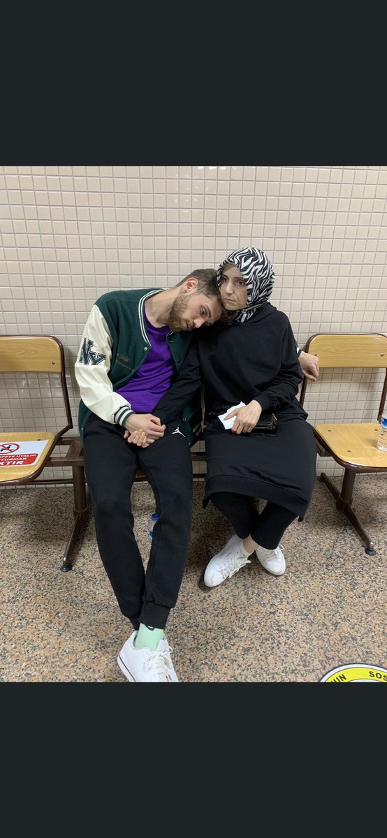 Kuşkusuz; Sanatı da, müziği de, çevreyi de, hayatı da.., konuşup, yazıp, çizip savunacağız, ama bu görseli yok saymadan.
Yazıktır❗️