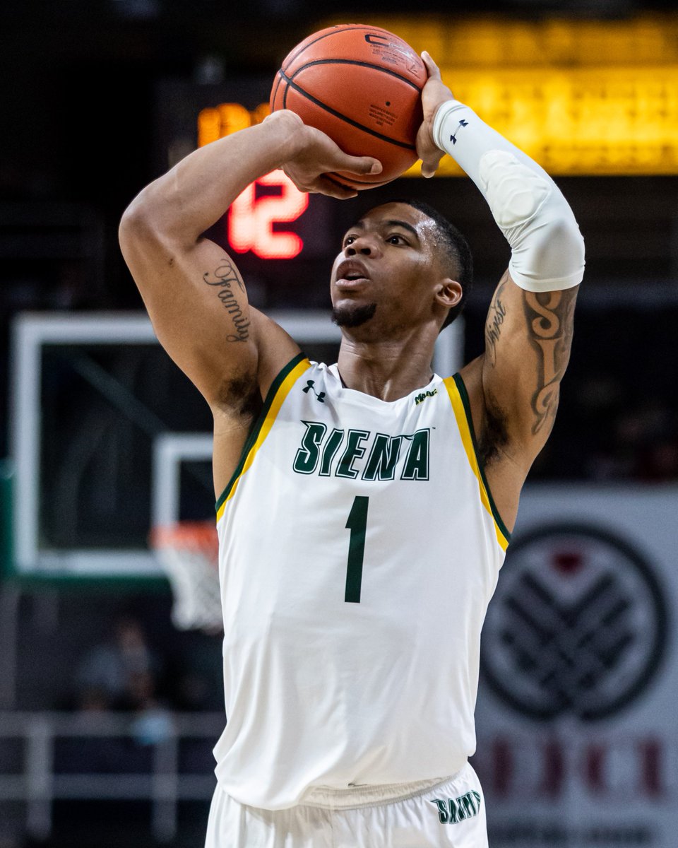 Today tips off a 🌊 of #SienaSaints May birthdays 

🎂🎉 Sending out #HappyBirthday wishes to freshman guard <a href="/Taihland/">Taihland Owens</a> and former ⭐️ @ElijahBurns12❗️ 

#MarchOn | #Attack | #Finish | #EAT