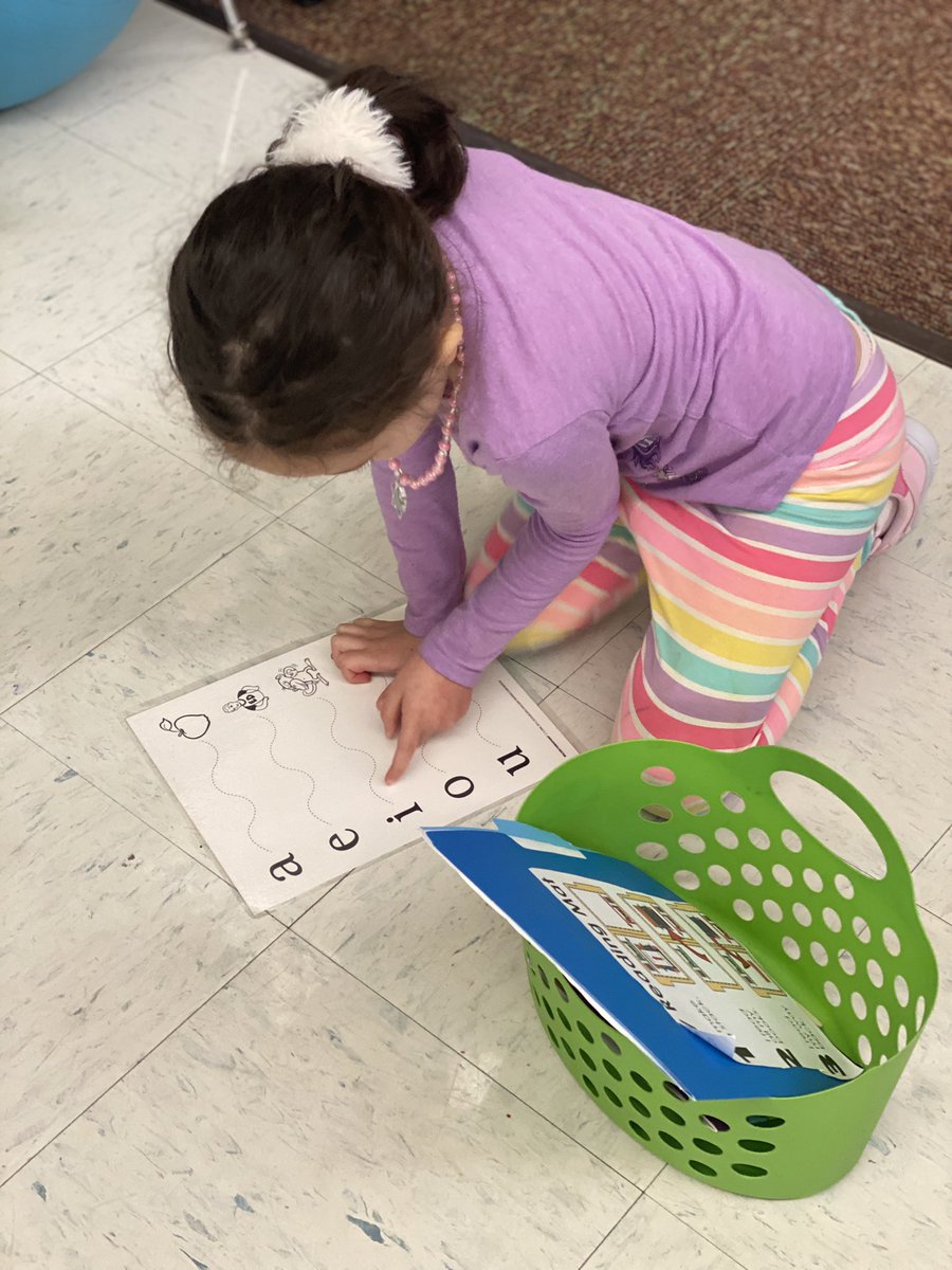 MrsDavisWCE's tweet photo. I absolutely loved seeing the reading warmup with @alexanderkindy today! What a great way to get our brains ready to read! https://t.co/JsPaqqouBP