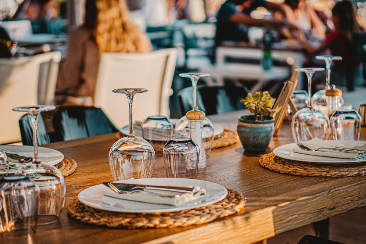 shareatableapp's tweet image. Whether you're a new restaurant needing exposure or an established spot looking for revived interest, our app will drive traffic to your empty tables. Register today! restaurant.shareatableapp.com/restaurant/log…