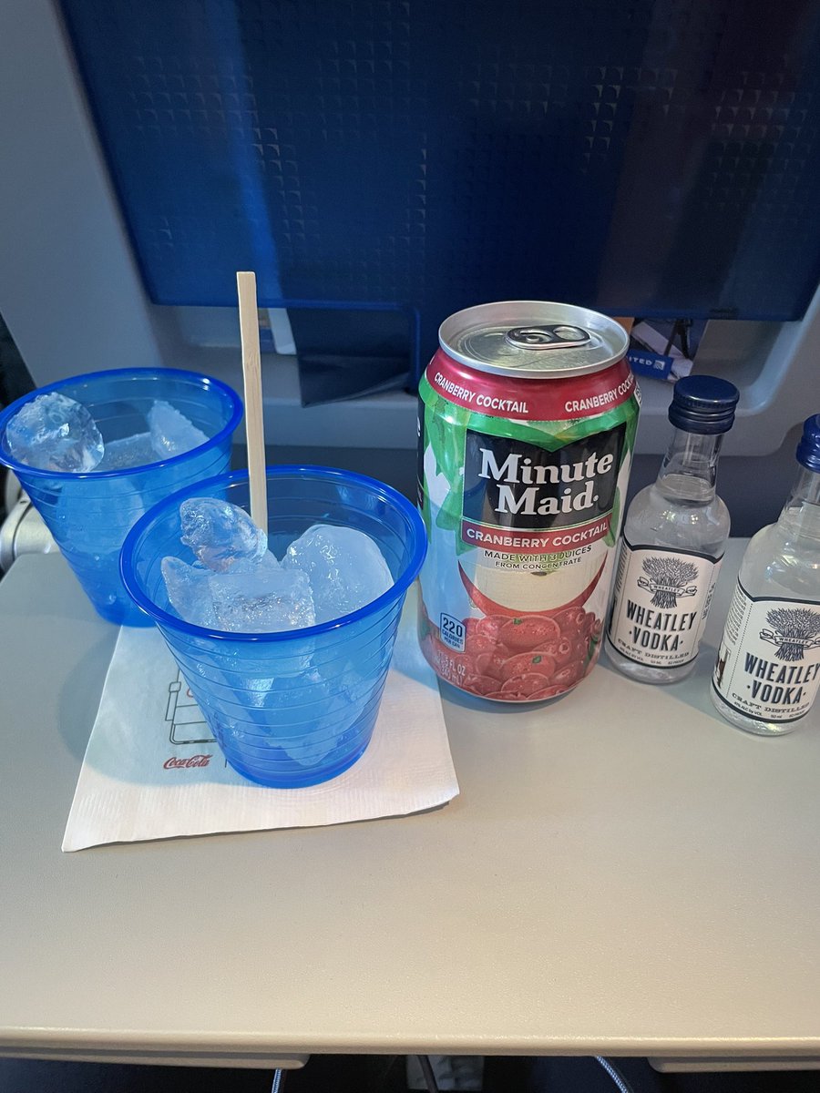 LAswaggg's tweet photo. I was burned &amp; was only accommodated with free vodka shots and a bag of ice. I deserve more. Make this right United!!! https://t.co/zHDsEnt7FF