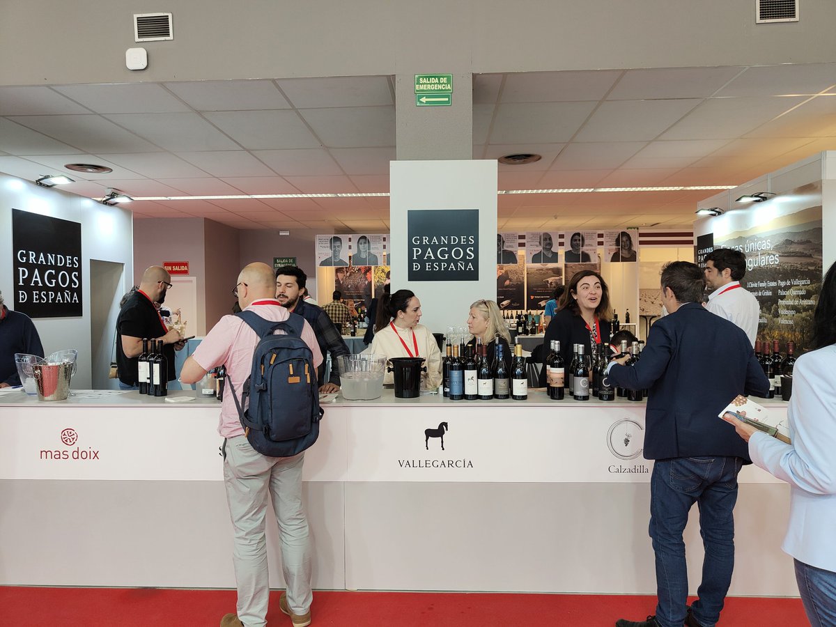FEV_Vino's tweet photo. Buen ambiente hoy y mucha presencia de nuestros socios hoy en @Fenavin_Oficial. ¡Buena feria para todos! https://t.co/k77A0ViXdS