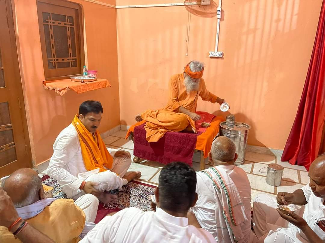 MukeshCh4BJP's tweet photo. आज तपोभूमि मीरागपुर जाकर #बाबा_फकीरा_दास जी का आशीर्वाद प्राप्त किया।
ग्रामवासियों द्वारा किए गए भव्य स्वागत के लिए आप सभी का हृदय से आभार व्यक्त करता हूं।
#सत_साहिब
#mlaNakur https://t.co/YLlx948G8Z