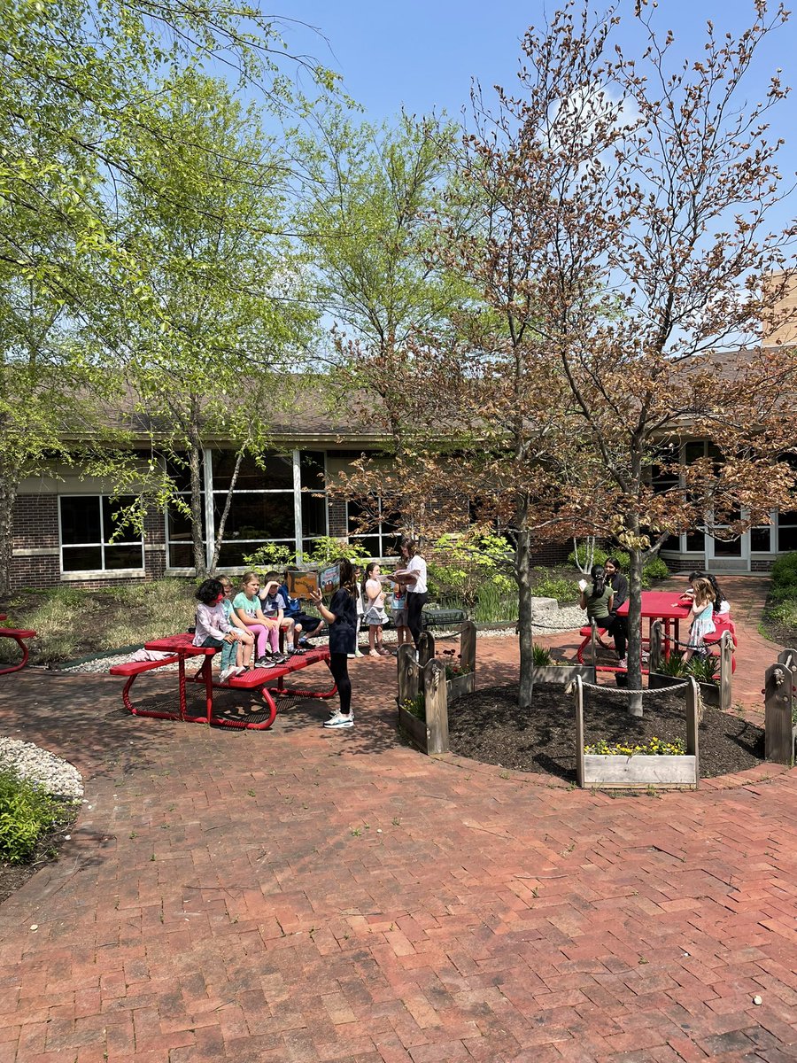 MusolinoMedia's tweet photo. These #finallyfifth grade leaders melt my ❤️. Their graciousness, leadership and love of our kindergarten readers is 💯 you will be missed next year! https://t.co/4m31gP0W6X