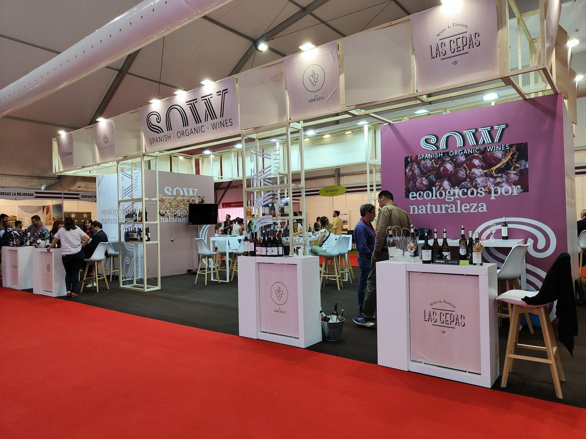 FEV_Vino's tweet photo. Buen ambiente hoy y mucha presencia de nuestros socios hoy en @Fenavin_Oficial. ¡Buena feria para todos! https://t.co/k77A0ViXdS