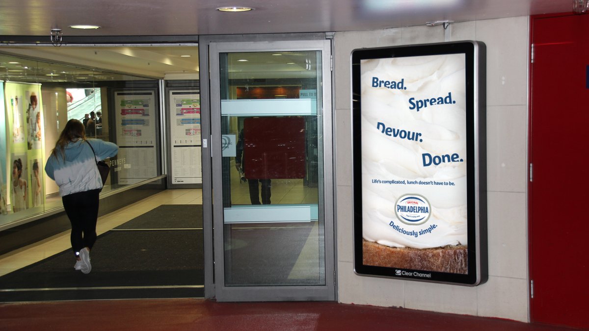 BMO_Ire's tweet image. Yum - 4 easy steps to make lunchtime that little bit simpler 🤤 #DeliciouslySimple &amp;amp; absolutely SCRUMPTIOUS looking campaign from @PhiladelphiaUki running across our Adshel Live Malls network this cycle @CaratIreland @PMLGroup #PlatformForBrands #OOH #DOOH #OutOfHome #Advertising