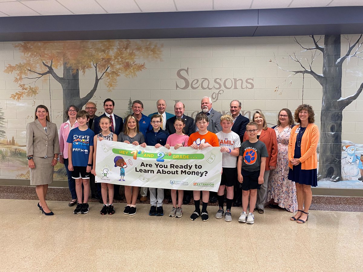 TNTreasuryDept's tweet photo. Treas. Lillard talking money at Union Grove ES as part of Money Week from @utextension. He along with @UT_President and others read to the first- and second-grade classrooms and worked with fifth graders as they did their Money Week activities. @BC_Schools @BlountTnGov @randyboyd https://t.co/o2W1zoeDpY