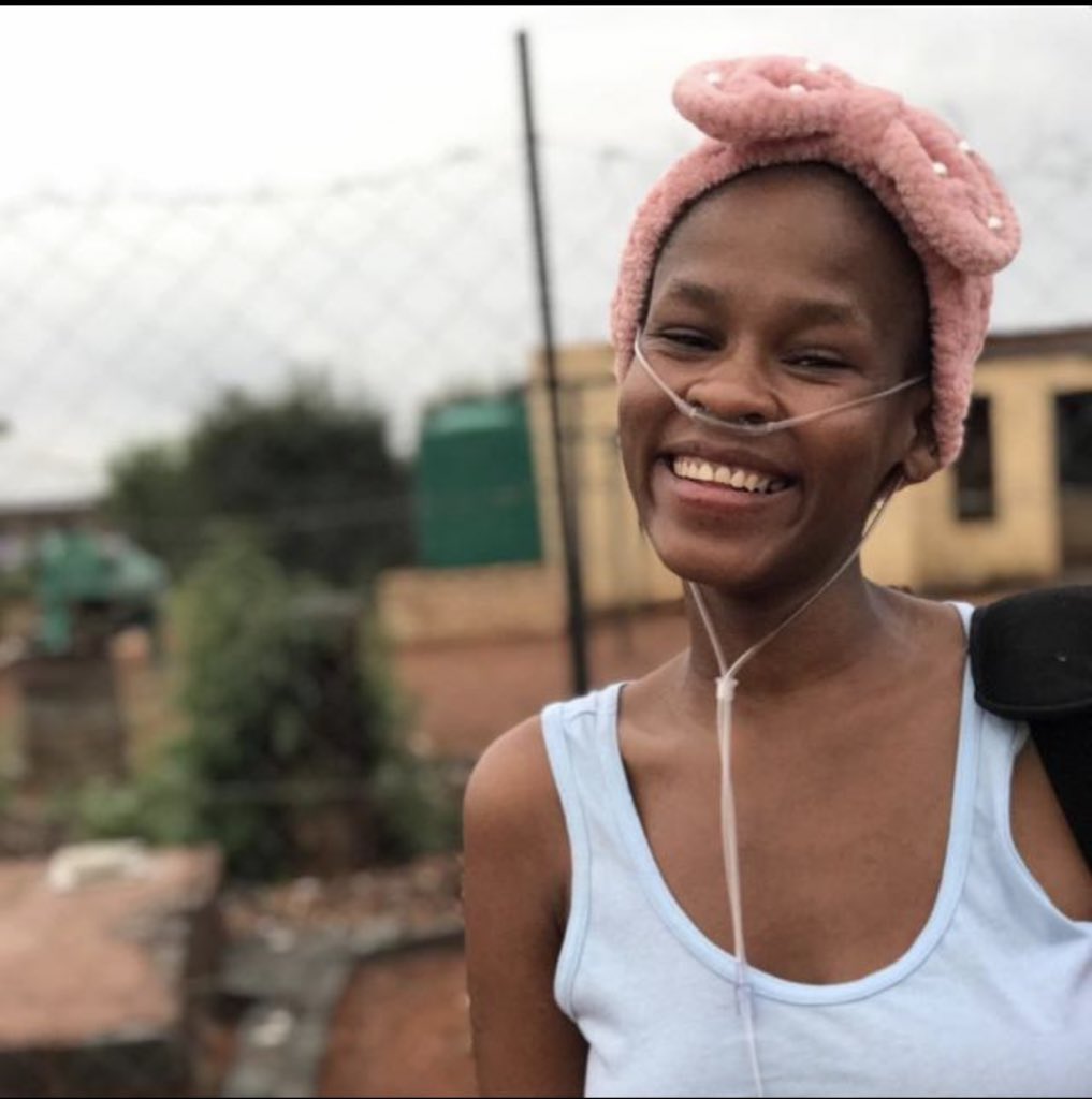 NkhosiLa's tweet photo. My friend is gone 😭😭😭😭😭💔💔💔this life is so scary 😭😭😭😭😭 https://t.co/NYQCHh3bZJ
