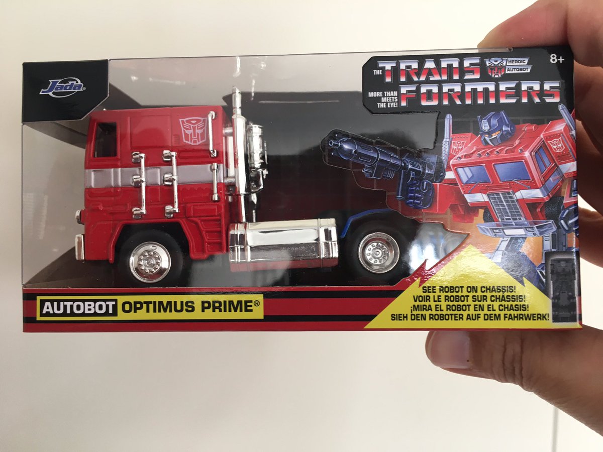 GRDixAuthor's tweet photo. In my local supermarket this morning #diecast #optimusprime #fortheshelf #Transformers
@ToyboxSoapbox @SixoTF @grahamcollects @kgorman1979 https://t.co/cbMu3QAQgF