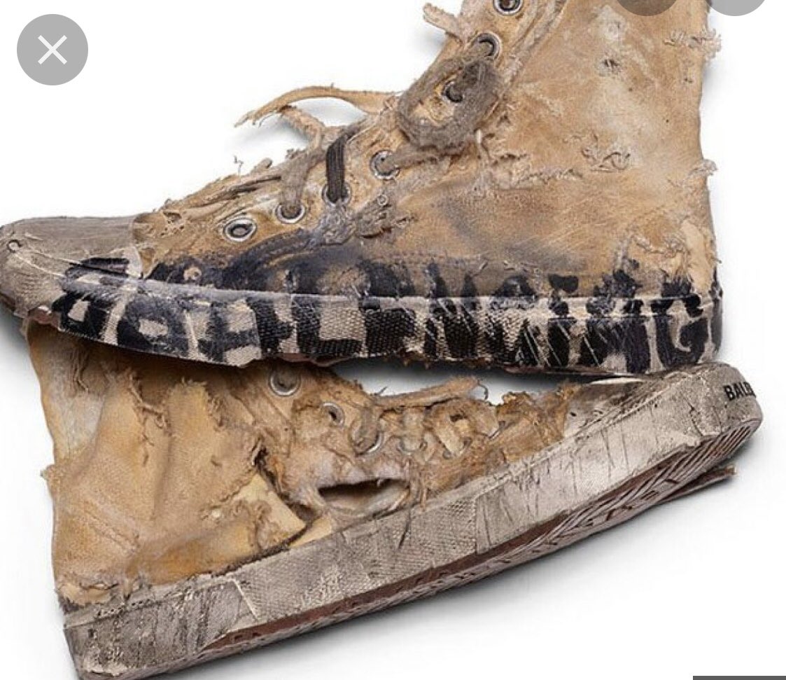 Marco_dreams's tweet photo. Leggo che Balenciaga ha lanciato una nuova linea di sneakers, tutte praticamente distrutte.
Prezzo?
1.450 euro.
Praticamente vendono la patente da scemi. https://t.co/YlkDu0Dz7O