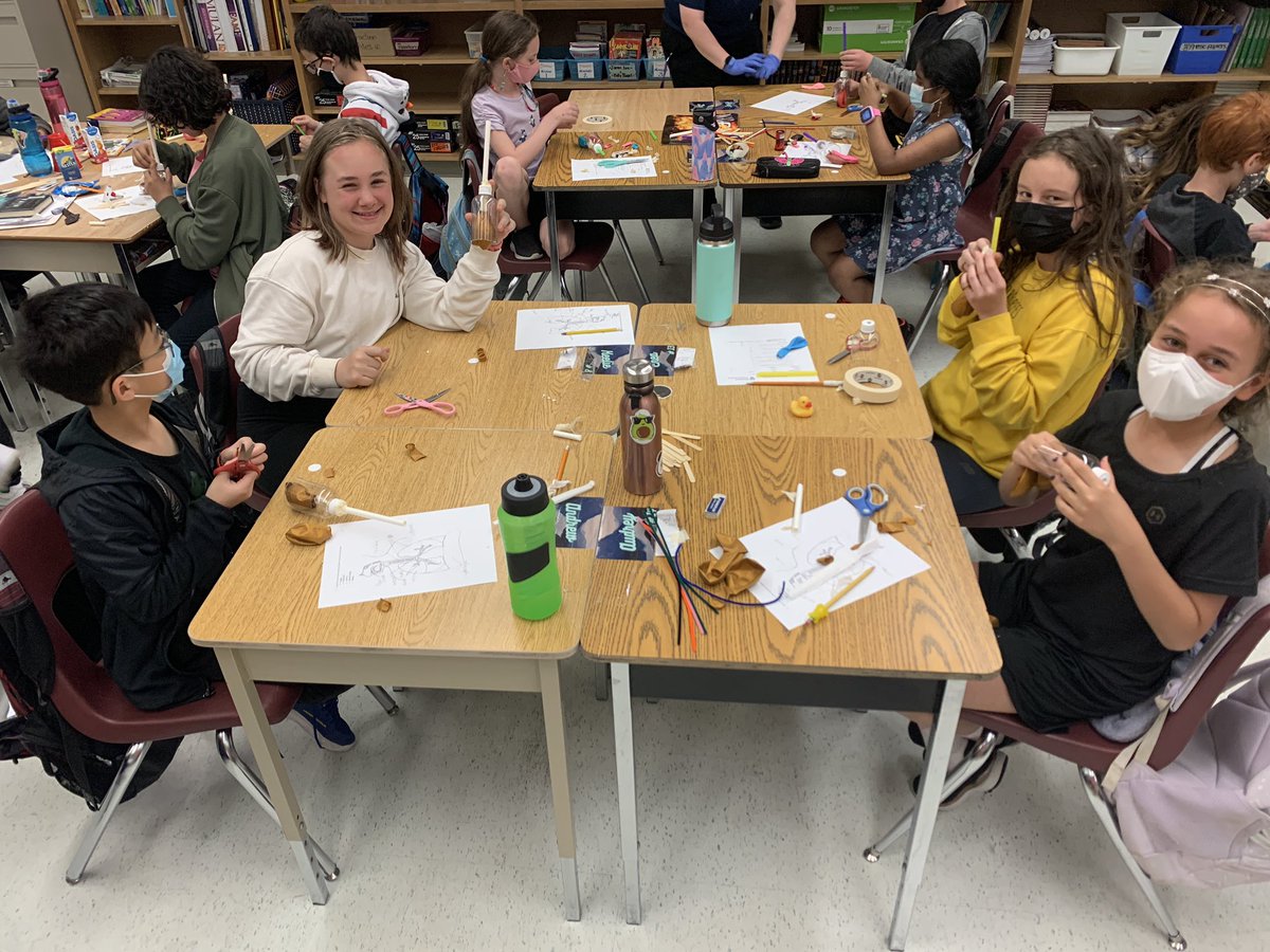 Western Engineering came to teach us about our remarkable respiratory system today!! Thanks to our Eng leaders who helped us build our own lung models. So cool! <a href="/westernuEng/">Western Engineering</a> #ScienceRules