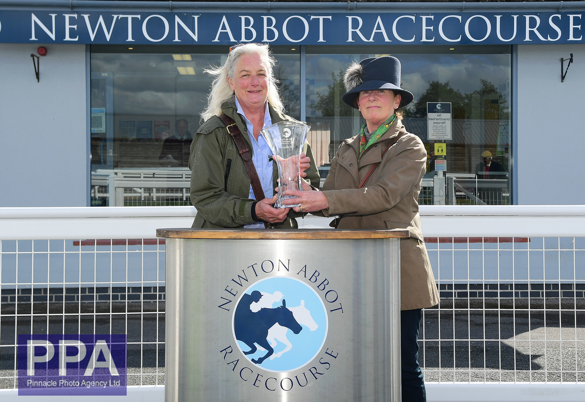 ppauk's tweet photo. Race 7 Winner, @NewtonAbbotRace, WOTZIZNAME ridden by @meganbevan3. 

@wmnsport @ExEchoSport @WMNHorses @TheTorbayWeekly @TQHeraldExpress https://t.co/Tg1pvoeIx5