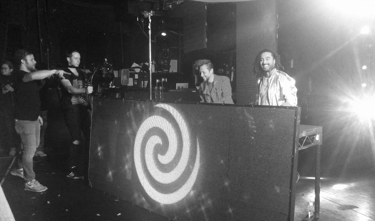 JoshMcClenney's tweet image. Behind scenes..
#actor #photography #filmmaker #movie #music #DJ #BehindTheScenes