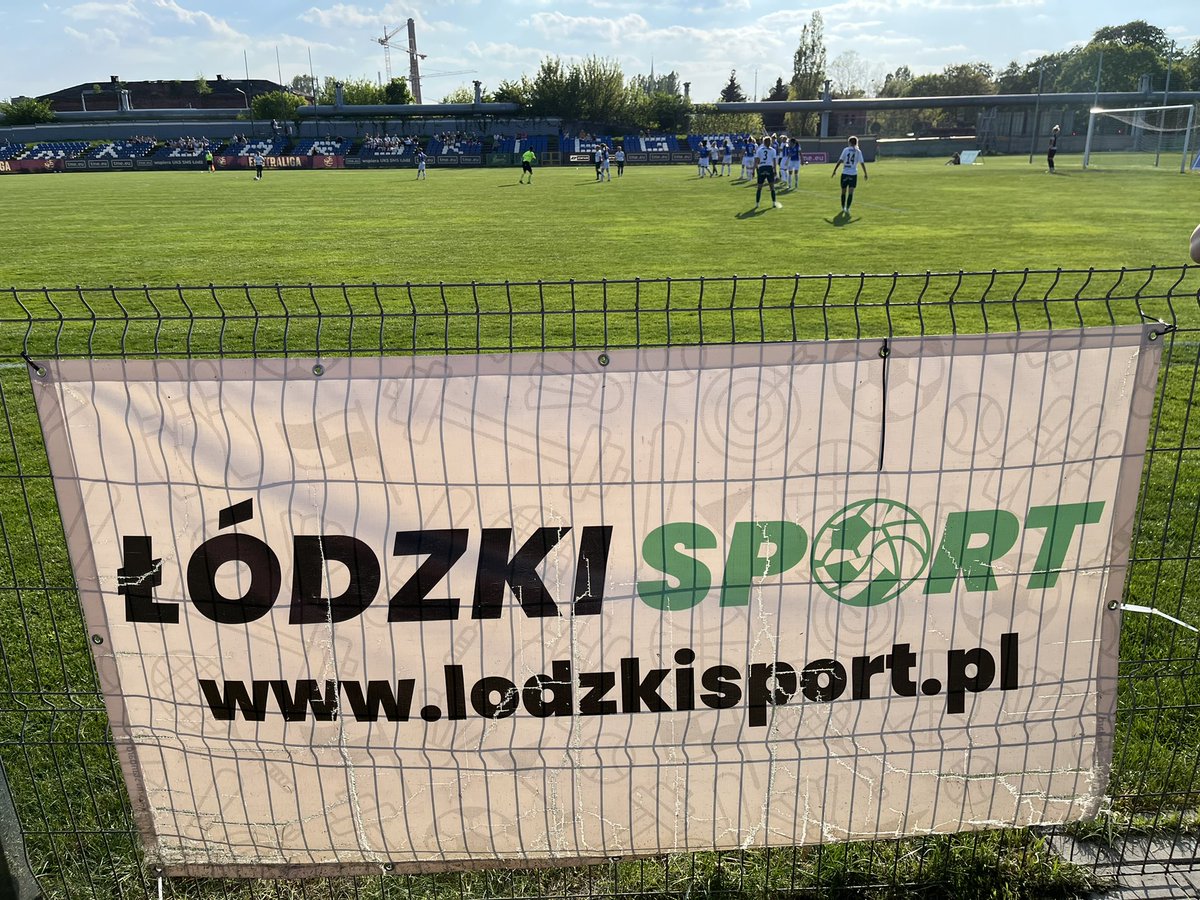 lodzkisport's tweet photo. Dzisiaj walczymy razem z TME SMS Łódź @TME_team o awans do finału piłkarskiego Pucharu Polski @laczynaskobieca ! Rywalem @wkspilkakobiet . Do przerwy 0️⃣:0️⃣, ale to łodzianki są zdecydowanie bliżej zdobycia bramki ⚽️
#ŁódzkiSport #ŁS #TmeSmsŁódź #JesteśmywCentrumWydarzeń #TMEteam https://t.co/2CriU0i00M