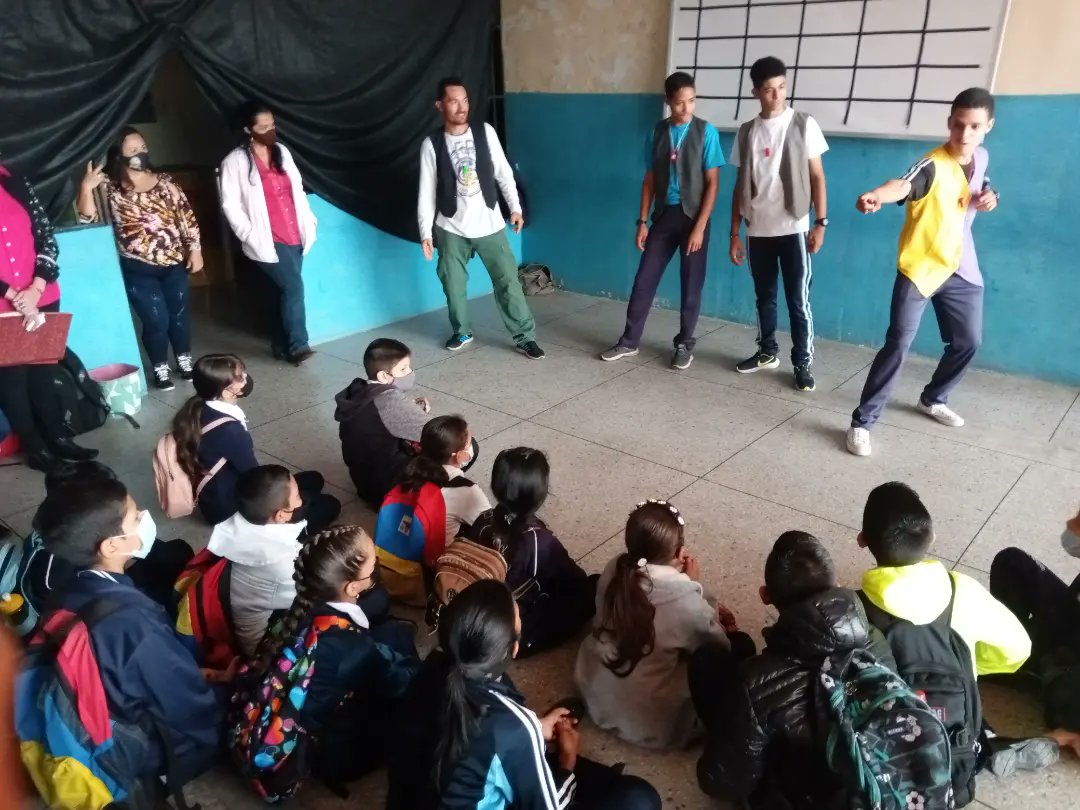 #MpioAndresBello #Tachita  Vinculación y ruta pedagógica con los niños de 6 grado de la @uensimonr U.E.N SIMÓN RODRÍGUEZ 📘📚📖
.
.
<a href="/NicolasMaduro/">Nicolás Maduro</a>
@MPPEDUCACION