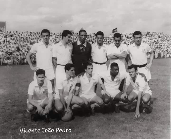 jauclick's tweet photo. Santos de Manga, Pelé e Pepe no Artur Simões, em Jaú (hoje a Vila XV) em jogo contra o XV de Jaú. 

Foto: Vicente João Pedro

#jahu #jau #fotoshistoricas #jauclick https://t.co/HZ2tmHe6pU