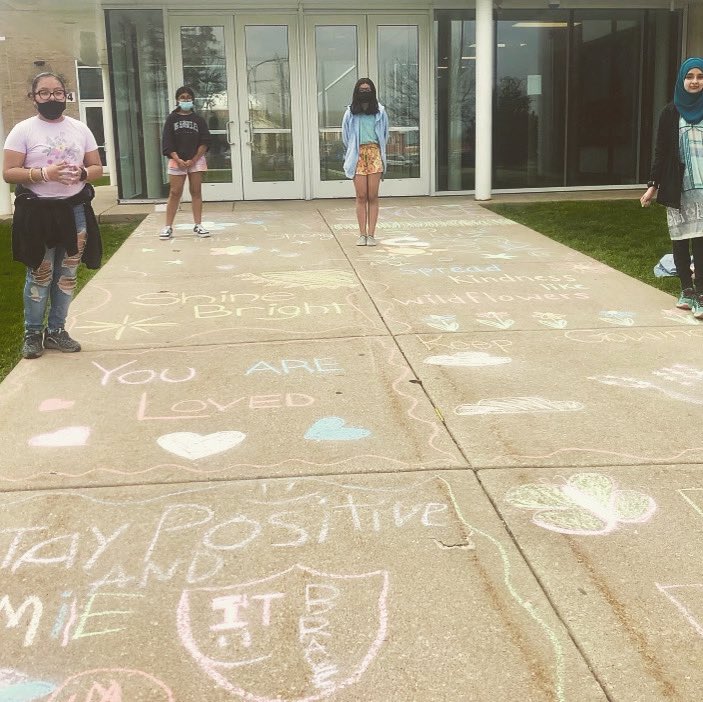 Shoutout to Kindness Club for writing positive and kind messages on the IT sidewalk! What a great way to be welcomed into the school! #BeBRAVE #ASD4All #BeKIND <a href="/MsBledsoe155/">Ms. Bledsoe</a>