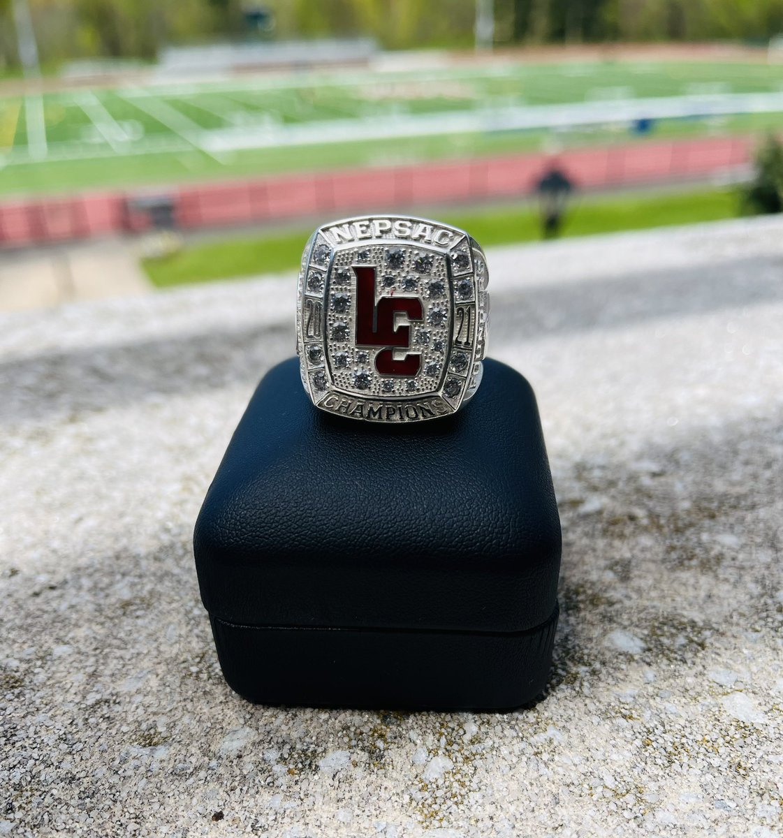 LoomisFootball's tweet photo. It’s official. Closing the book on the ‘21 season. Huge thanks to everyone that made it possible. We’re on to 2022. #CommitToWin https://t.co/fZPSGy15B8