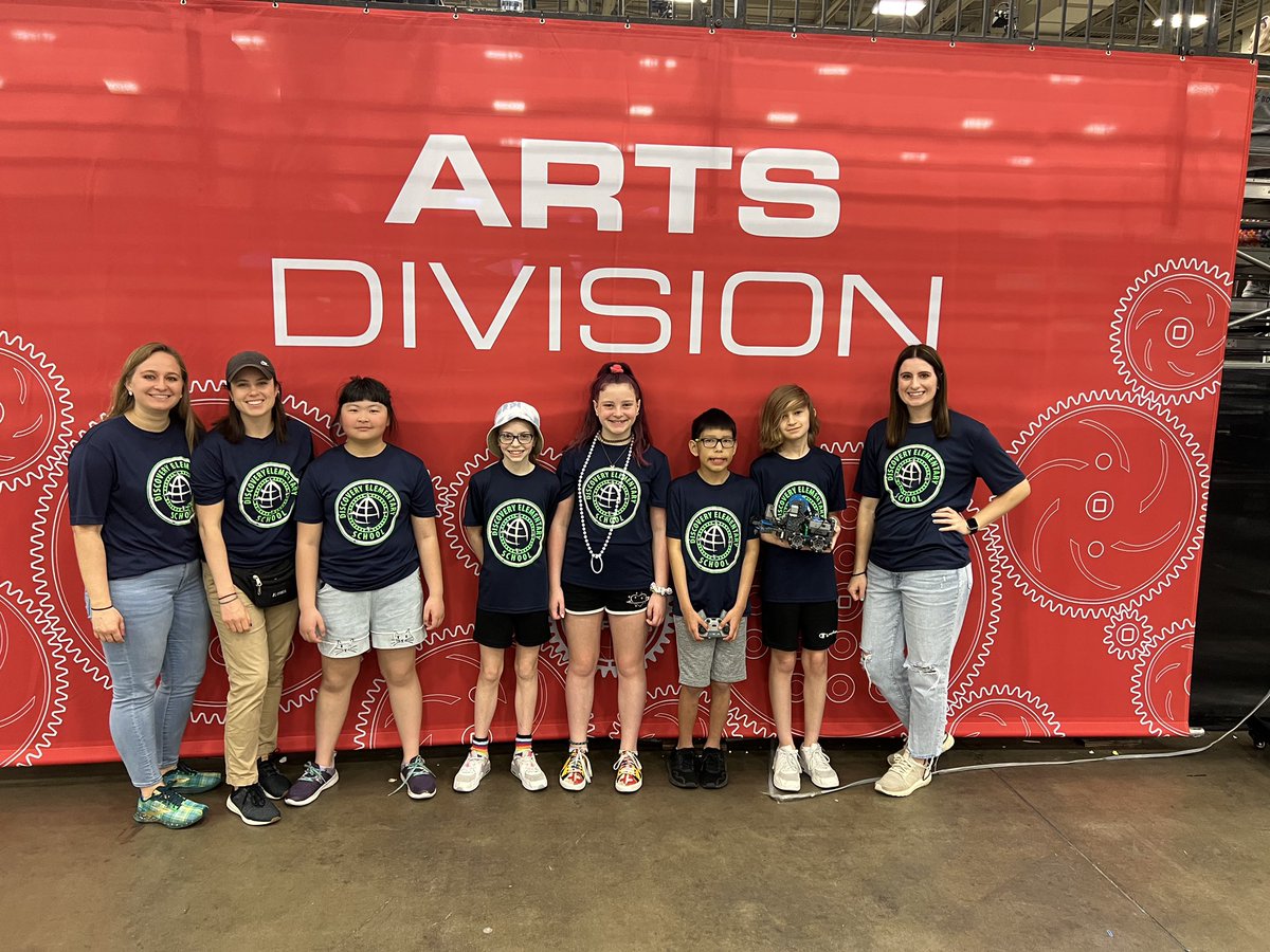 DiscoveryVex's tweet photo. Proud of these two teams and their first trip to Vex Worlds! #TrailBlazeOn https://t.co/7aln7hprGM