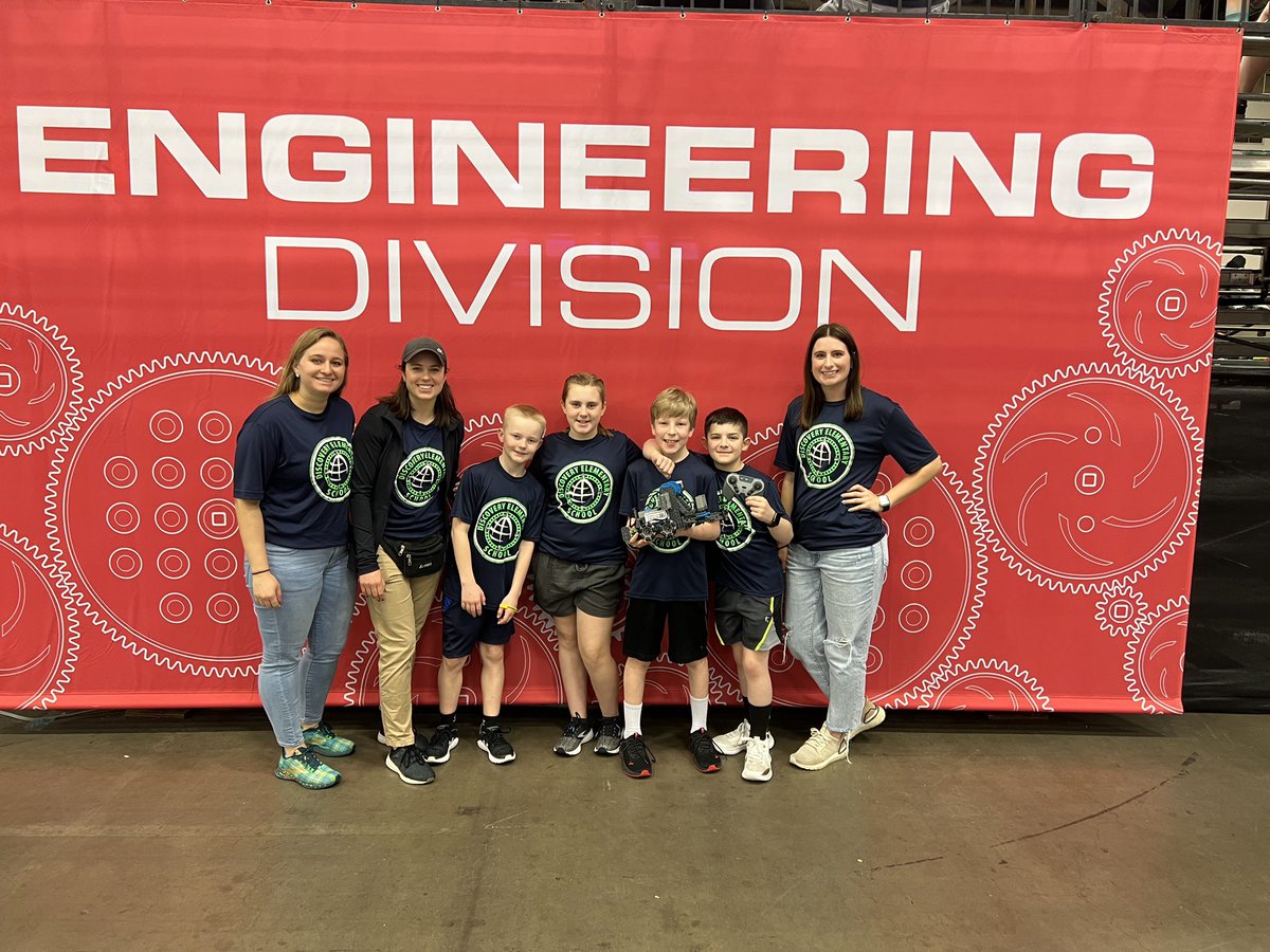 DiscoveryVex's tweet photo. Proud of these two teams and their first trip to Vex Worlds! #TrailBlazeOn https://t.co/7aln7hprGM