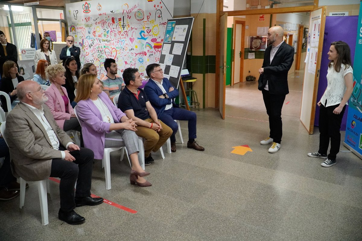 RosanaCLM's tweet photo. Un centro en donde se involucra la innovación y la renovación educativa y pone en contacto a la comunidad educativa con los objetivos de la sociedad. Además, es uno de los pocos centros de la región que cuenta con una feria de las metodologías activas. https://t.co/oo7KhHVmWM