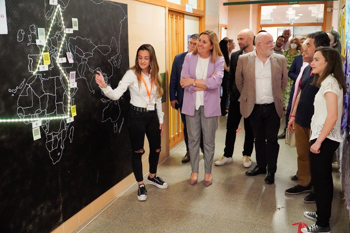 RosanaCLM's tweet photo. Un centro en donde se involucra la innovación y la renovación educativa y pone en contacto a la comunidad educativa con los objetivos de la sociedad. Además, es uno de los pocos centros de la región que cuenta con una feria de las metodologías activas. https://t.co/oo7KhHVmWM