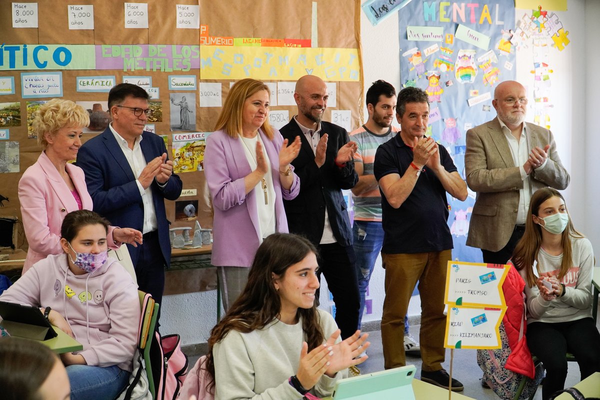RosanaCLM's tweet photo. Un centro en donde se involucra la innovación y la renovación educativa y pone en contacto a la comunidad educativa con los objetivos de la sociedad. Además, es uno de los pocos centros de la región que cuenta con una feria de las metodologías activas. https://t.co/oo7KhHVmWM