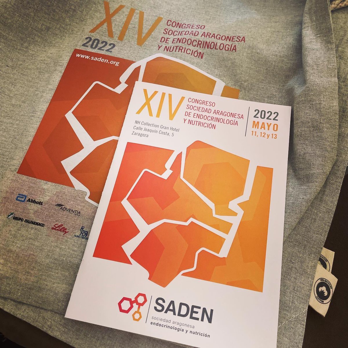 docetazas's tweet photo. Hoy estamos en la sesión de inauguración del XIV Congreso de @sadenorg  🧡 ¡Equipazo! ¡Seguimos! 😘☕️ https://t.co/FNo6exKPFN