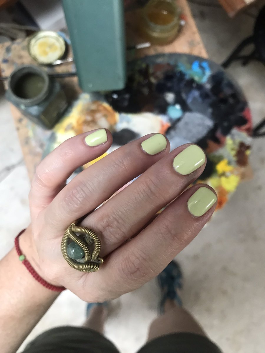 Vivianolala's tweet photo. Sigo obsesionada con este color.
Por si estaban con el pendiente.
#ColorJunkie 💅🏼 https://t.co/dB37sG2A6W