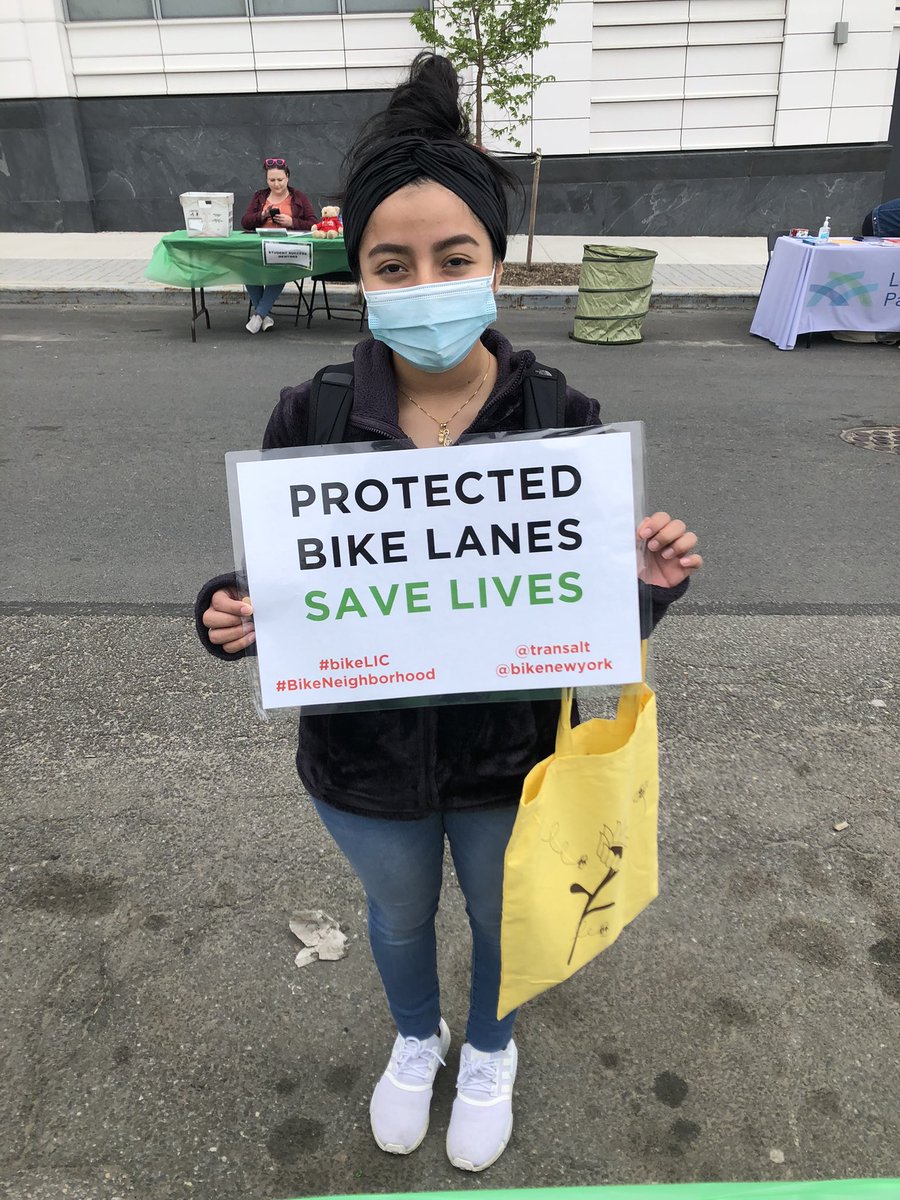 LAShepard221's tweet photo. It’s Pop-up Plaza Day at @LaGuardiaCC!!! Students are out enjoying the campus life they’ll have if @NYC_DOT makes this permanent. @TransAlt Queens is here with students who want to @Bike2LaGuardia but can’t because the streets around the school are too dangerous. https://t.co/2FLP2tWXWp