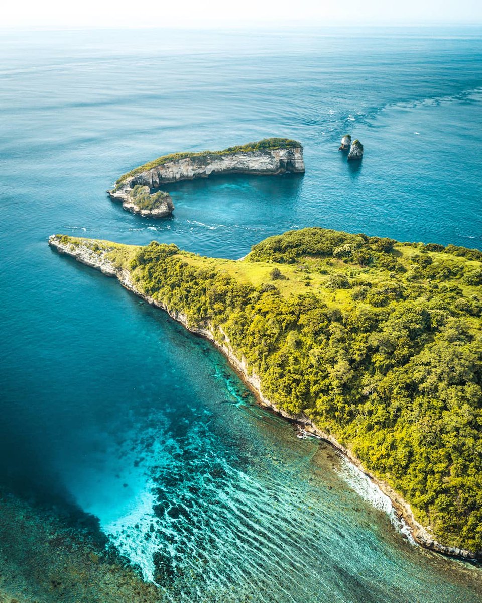 wonderfulid's tweet photo. If you could fly, would you immediately go to #AtuhBeach in #NusaPenida, Bali right now? Drop the 🏝️ below if you do!

📷: @cwaddell88 

#ItstimeforBali
#WonderfulIndonesia https://t.co/1Fpne6h4BP