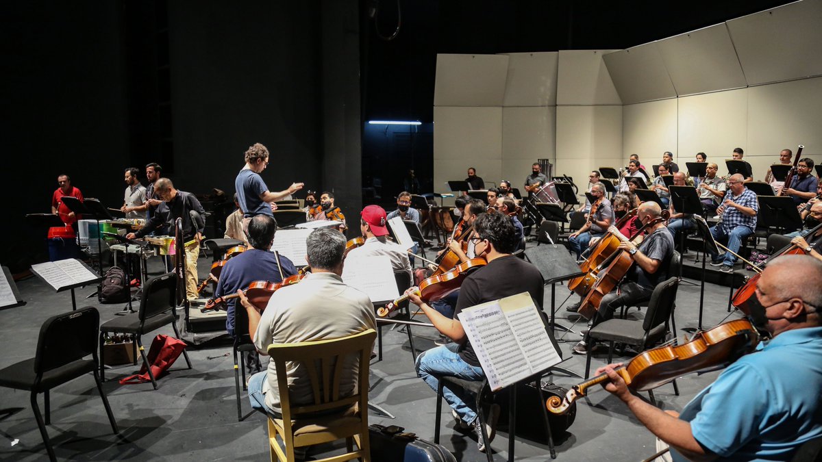 migueldelreal's tweet photo. Durante en el ensayo para el próximo concierto con la @OsslaOficial y SAFA, Ensamble de Percusiones 🎼
Contaremos con 2 funciones, las 2 con entrada libre:
Jueves 12 de mayo en el Pablo de Villavicencio.
Viernes 13 de mayo en la Torre Académica de la UAS.
#SalmonDelReal https://t.co/XOj7QvltWn