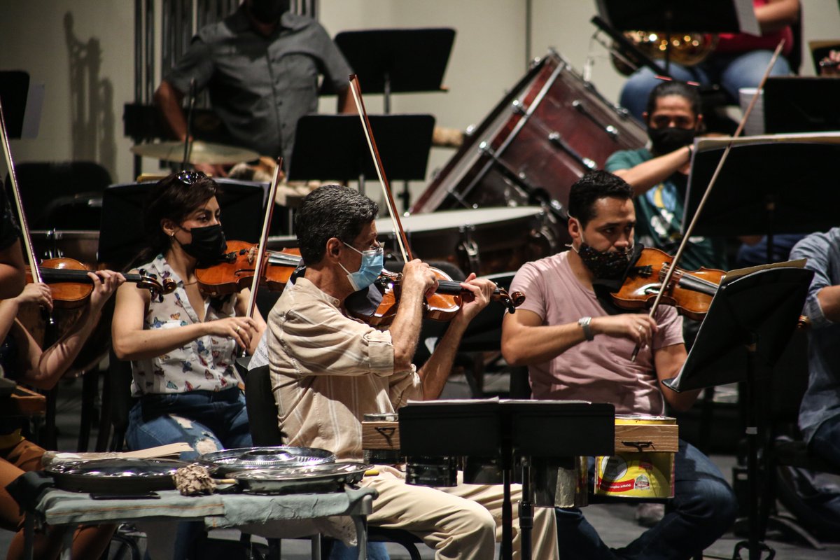 migueldelreal's tweet photo. Durante en el ensayo para el próximo concierto con la @OsslaOficial y SAFA, Ensamble de Percusiones 🎼
Contaremos con 2 funciones, las 2 con entrada libre:
Jueves 12 de mayo en el Pablo de Villavicencio.
Viernes 13 de mayo en la Torre Académica de la UAS.
#SalmonDelReal https://t.co/XOj7QvltWn