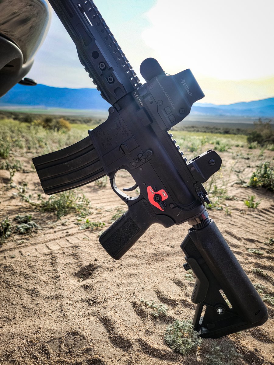 FranklinArmory's tweet photo. Good ol' Nevada sunshine! 

Rise and grind with the Franklin Armory® M4-HTF™ R3 XTD 🔥

#humpday #halfwaythere #binarytrigger #homeisnevada #allergyseasonisuponus https://t.co/lFVerYl7bE
