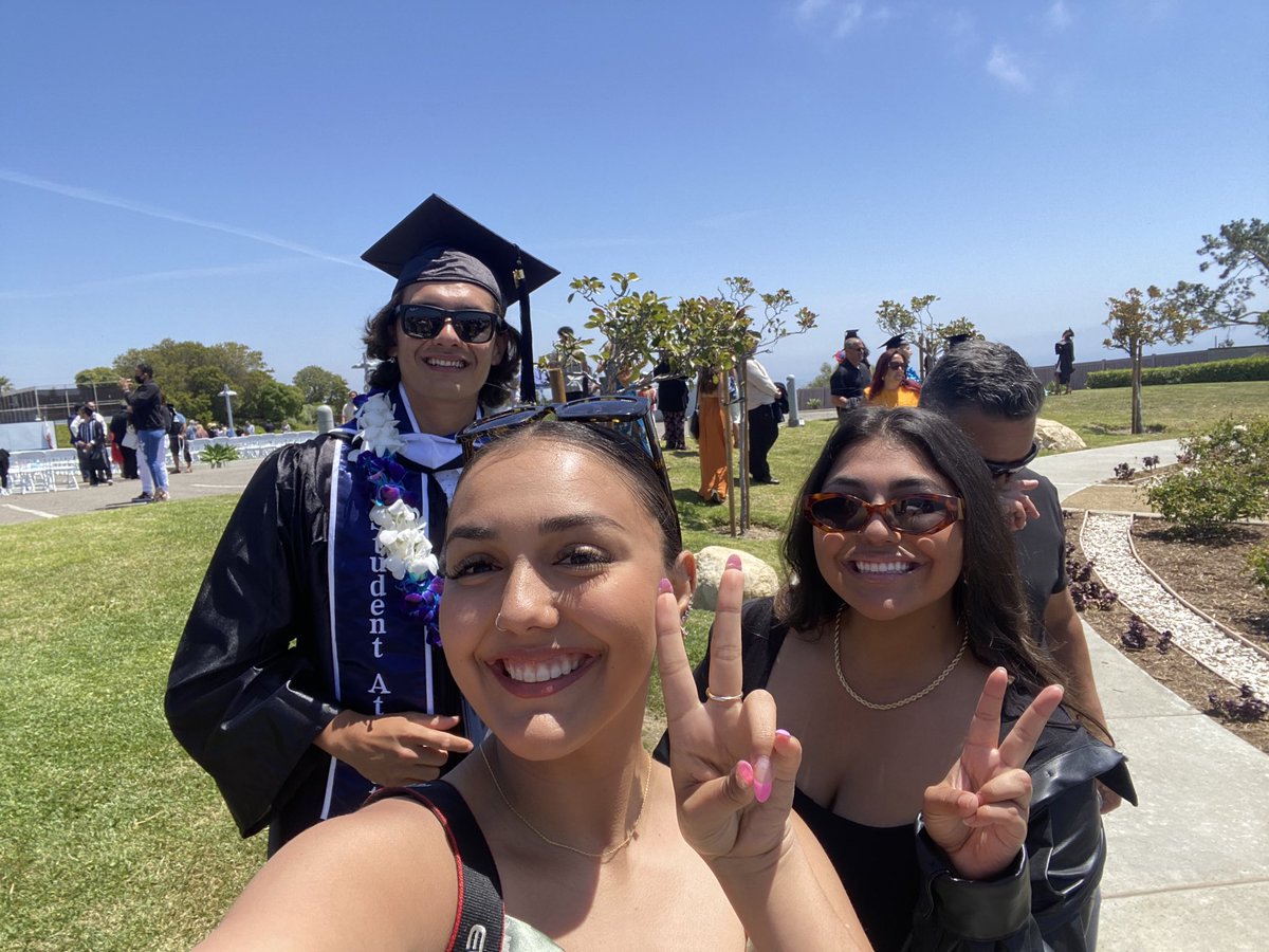 duran_ulysses's tweet photo. Congratulations ⁦@uly__d⁩ on your graduation from MCU and playing your last season ⁦@MCUbsb⁩. We except great things from you and can’t wait to watch you play one more season somewhere!!! We Love you https://t.co/CDOxUTyEvX