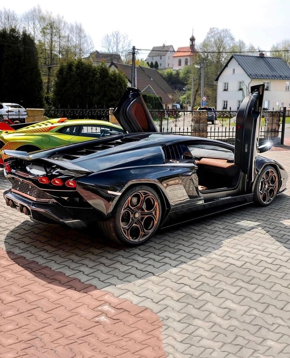 DailyLamboTM's tweet photo. Lamborghini Countach spec'd in black with bronze wheels and tan interior https://t.co/PX1ifepHGf