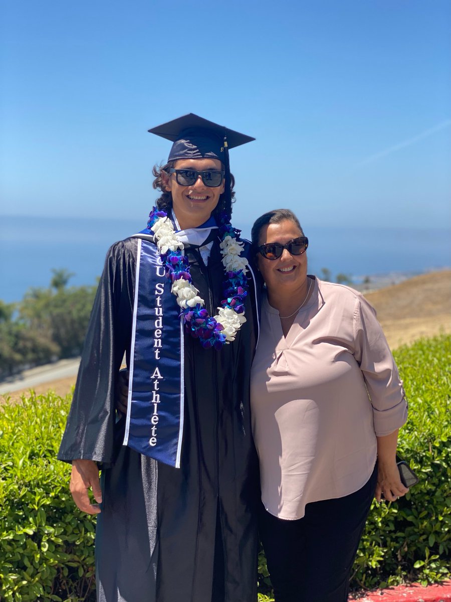 duran_ulysses's tweet photo. Congratulations ⁦@uly__d⁩ on your graduation from MCU and playing your last season ⁦@MCUbsb⁩. We except great things from you and can’t wait to watch you play one more season somewhere!!! We Love you https://t.co/CDOxUTyEvX