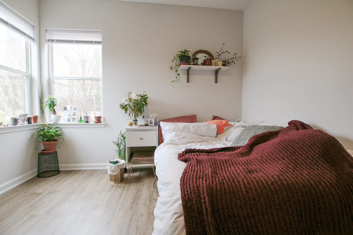 Walk2campus_USC's tweet photo. Still looking for housing for 2022-23? Look not further! We still have 2-4BR units available at Carolina Heights and The Yards Townhomes! 

Email columbia@walk2campus.com or call 803-708-7330 for more information! https://t.co/oERfuH13pq

#uofsc #studenthousing #closelife https://t.co/YuLfvqqVmB