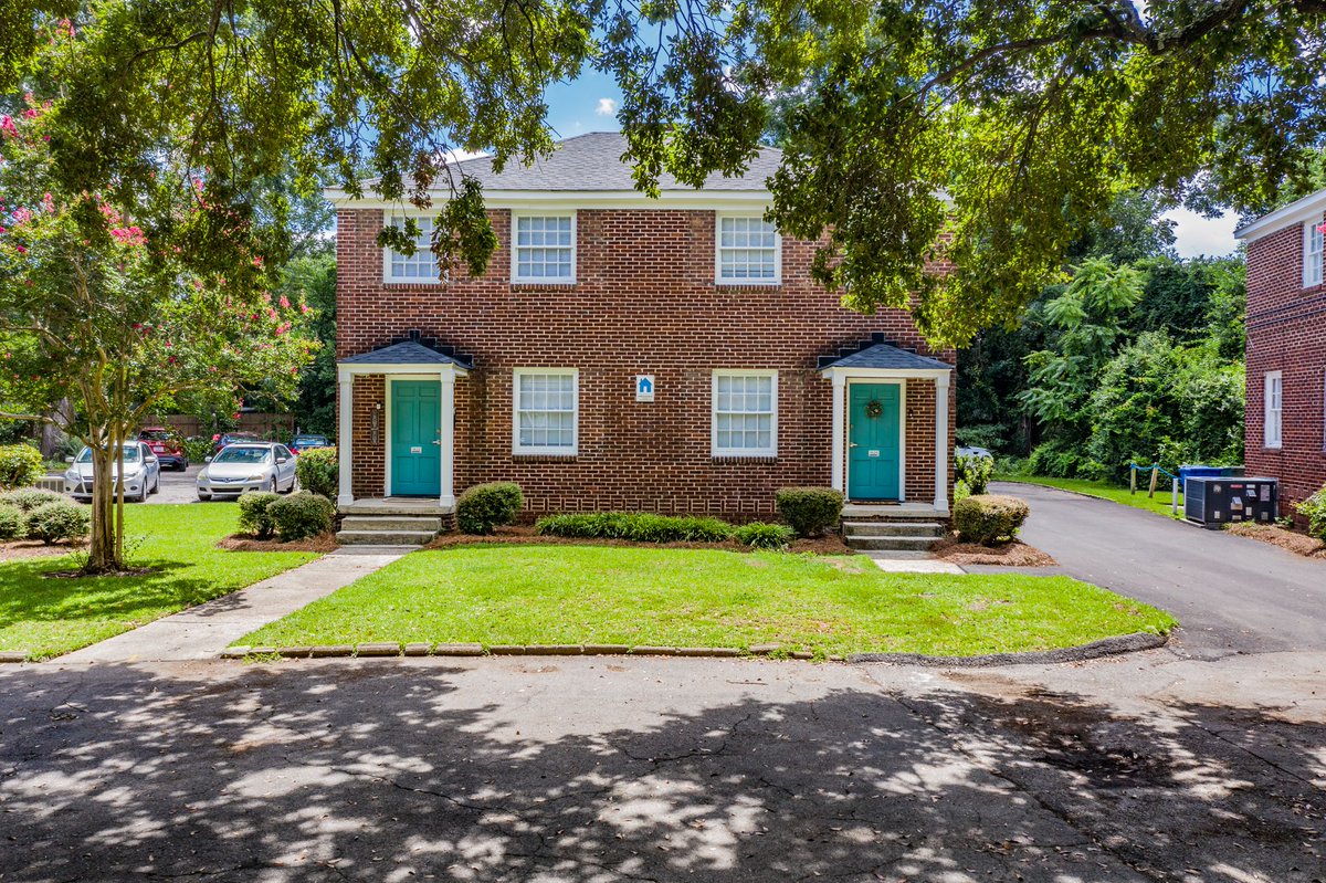 Walk2campus_USC's tweet photo. Still looking for housing for 2022-23? Look not further! We still have 2-4BR units available at Carolina Heights and The Yards Townhomes! 

Email columbia@walk2campus.com or call 803-708-7330 for more information! https://t.co/oERfuH13pq

#uofsc #studenthousing #closelife https://t.co/YuLfvqqVmB