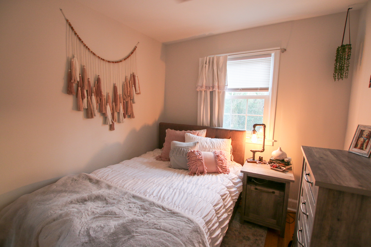 Walk2campus_USC's tweet photo. Still looking for housing for 2022-23? Look not further! We still have 2-4BR units available at Carolina Heights and The Yards Townhomes! 

Email columbia@walk2campus.com or call 803-708-7330 for more information! https://t.co/oERfuH13pq

#uofsc #studenthousing #closelife https://t.co/YuLfvqqVmB