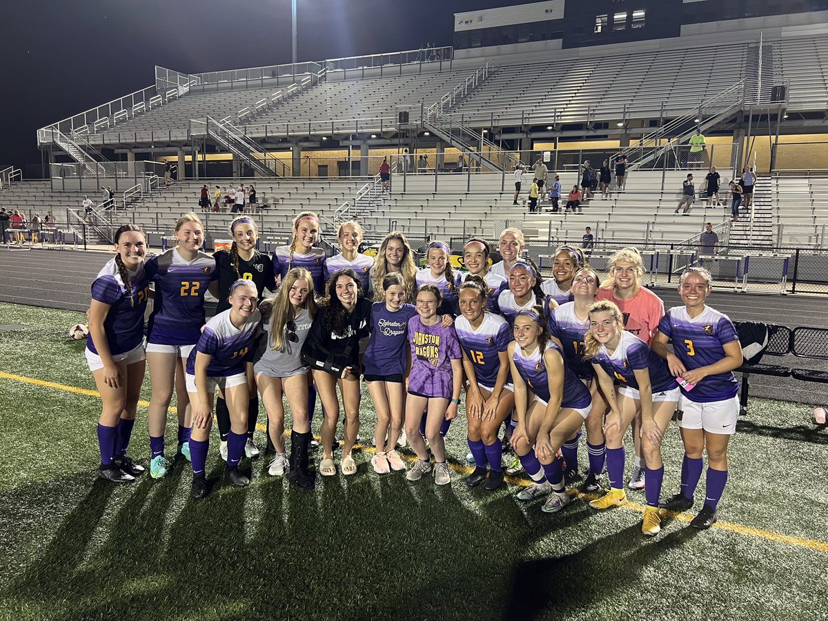 JCSD_GirlSoccer's tweet image. Great team win last night 1-0 over Waukee. Thankful for the ball girls Bella and Isabelle that helped us out tonight!